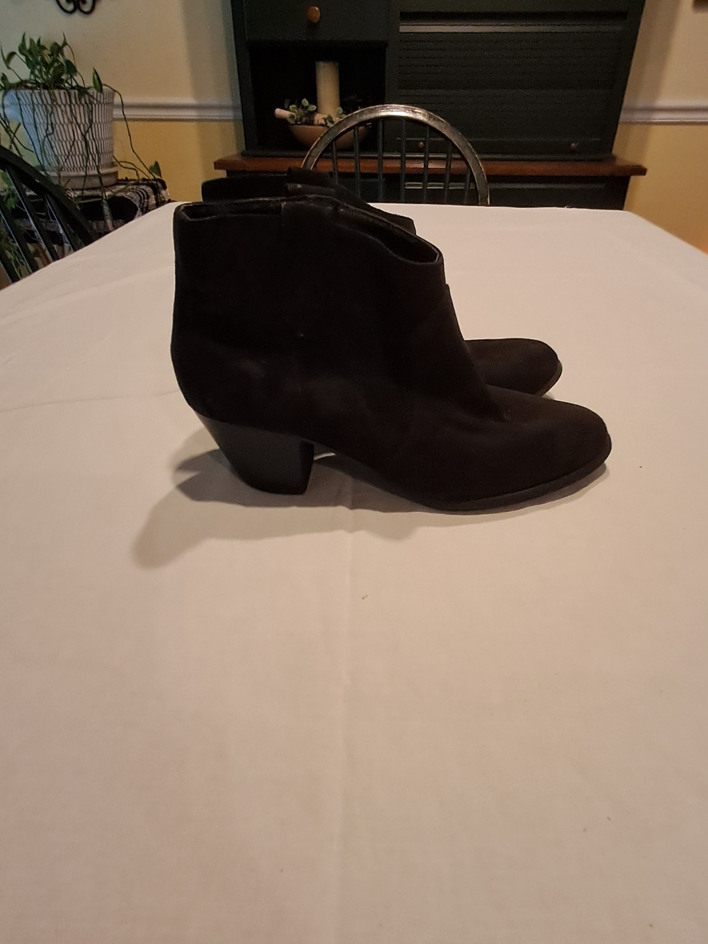 Faded Glory Women's Black Suede Ankle Boots - Classic Block Heel Size 8‎